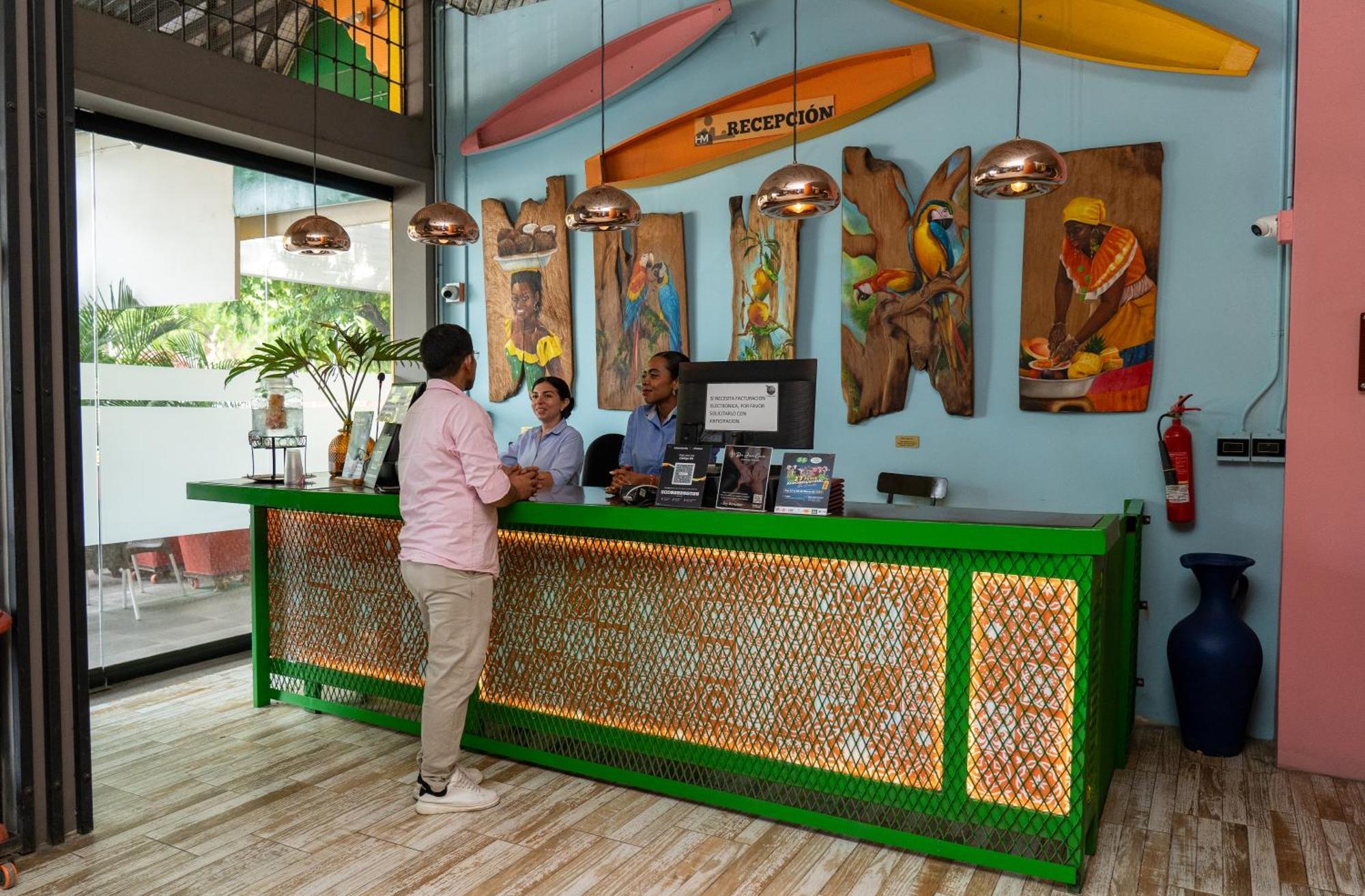 Hotel El Meson ラ・ドラダ エクステリア 写真